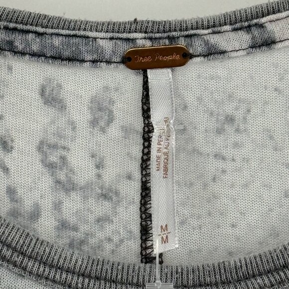 Free People Women's Gray Snake Print Short Sleeve Top Tourist Tee size medium - Picture 3 of 12